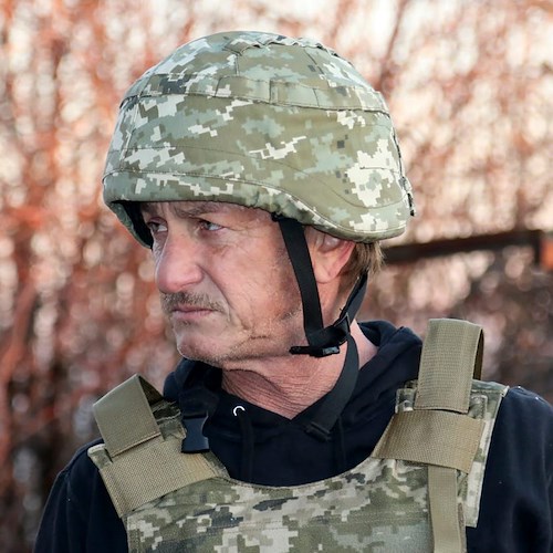 Ucraina, l'attore Sean Penn a Kiev per documentare l’invasione russa