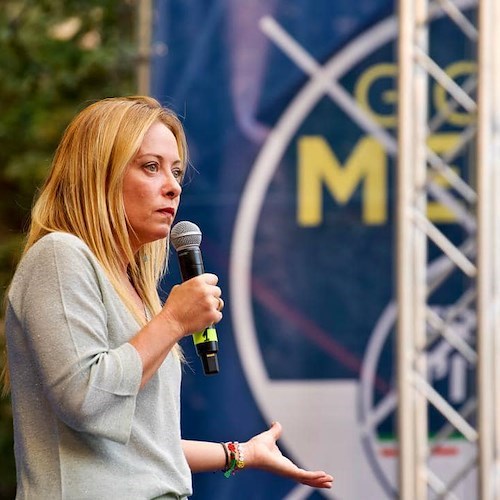 Ucraina, Meloni: «Da Putin inaccettabile tentativo di annessione». Nuove esplosioni e morti a Kiev