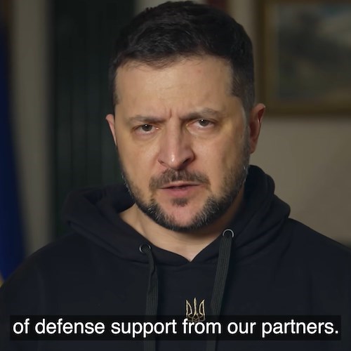 Ucraina, Zelensky chiede più armi all'Ue: «La Russia vuole prolungare la guerra per esaurire le nostre forze»