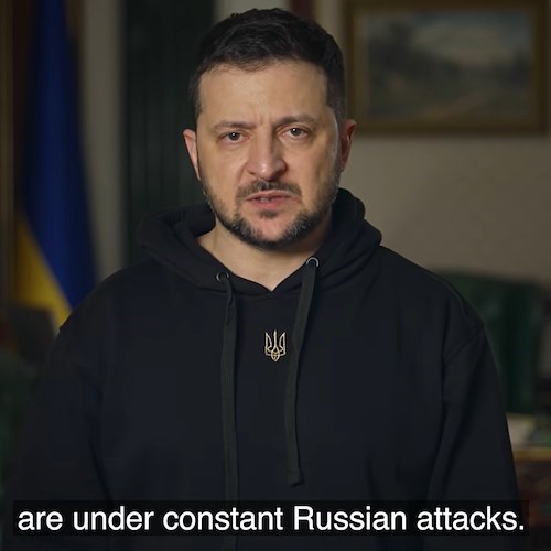 Ucraina, Zelensky chiede più armi all'Ue: «La Russia vuole prolungare la guerra per esaurire le nostre forze»