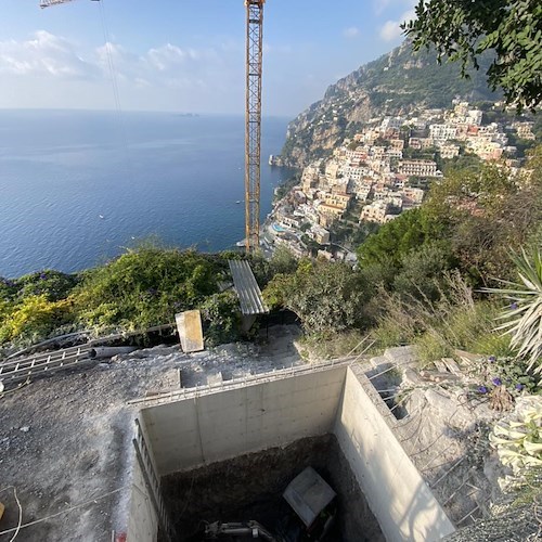 Un ascensore per il cimitero di Positano: lavori procedono spediti 