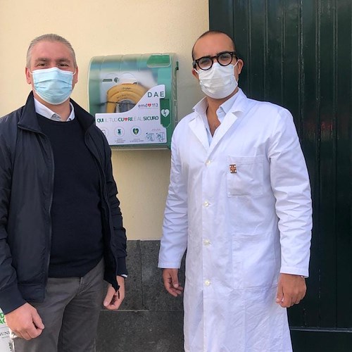 Un defibrillatore samaritano per Scala, a donarlo la Farmacia San Lorenzo