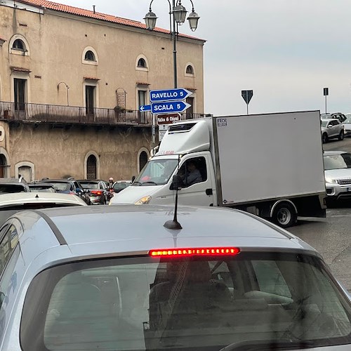 «Un provvedimento definitivo per problema traffico in Costa d'Amalfi», Cammarano (M5s) al lavoro con i Sindaci 