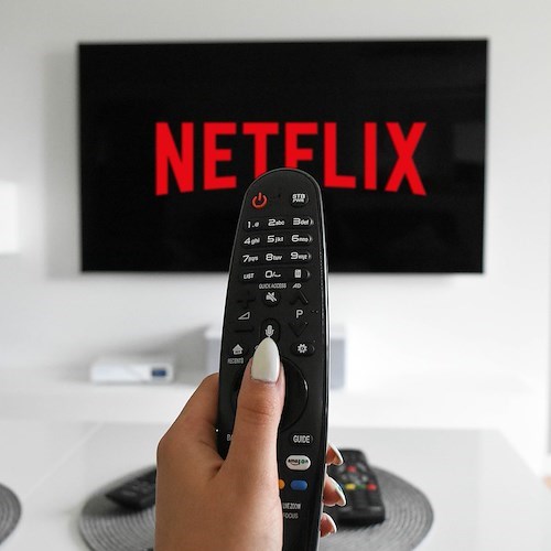 Un thriller sentimentale ambientato in Costa d'Amalfi, Netflix annuncia nuova serie tv. Ciak a Sorrento 