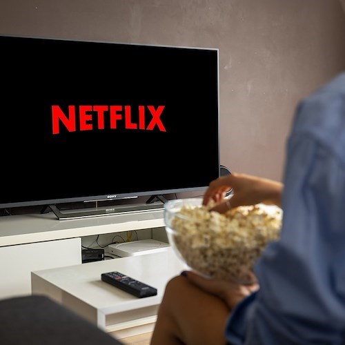 Un thriller sentimentale ambientato in Costa d'Amalfi, Netflix annuncia nuova serie tv. Ciak a Sorrento 