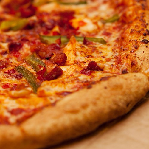 Utilizzava ingredienti di bassa qualità per le sue pizze "gourmet", denunciato titolare di una pizzeria a Salerno