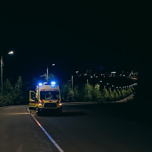 Va in discoteca con l'ambulanza: denunciato operatore sanitario a Civitanova Marche