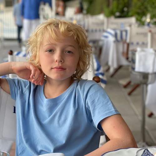 Vacanza a Positano per Christian Convery, il giovane attore protagonista della serie Netflix "Sweet Tooth"