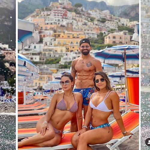 Vacanze a Positano per Tomás Rincón: le foto con la moglie Karina diventano virali