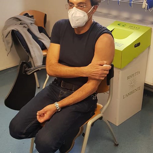 Vaccine-Day, 100 dosi all’Ospedale "Ruggi" vaccinati anche alcuni sanitari del presidio Costa d’Amalfi /Foto