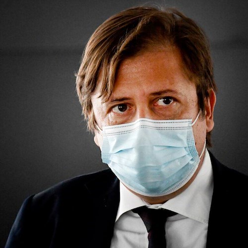 Vaccini, Sileri: «Da gennaio probabile terza dose per tutti»
