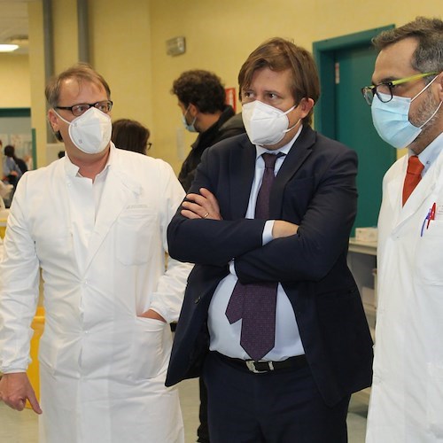 Vaccini, Sileri: «Da gennaio probabile terza dose per tutti»