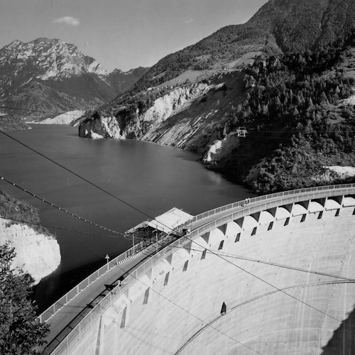Una foto della diga del Vajont a settembre del 1963, prima della frana<br />&copy; Commons Wikimedia