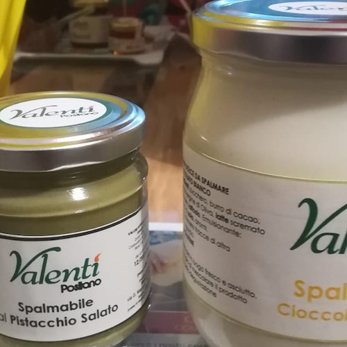 Valentì presenta le sue novità di primavera al cioccolato bianco e al pistacchio salato /Foto