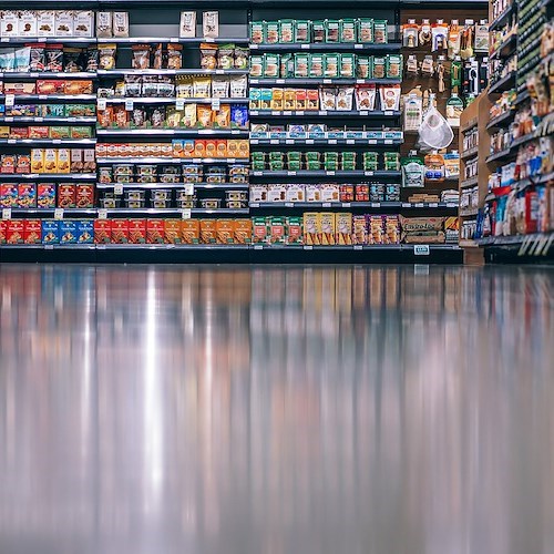 Vallo della Lucania, direttore di un supermercato muore schiacciato da un cancello
