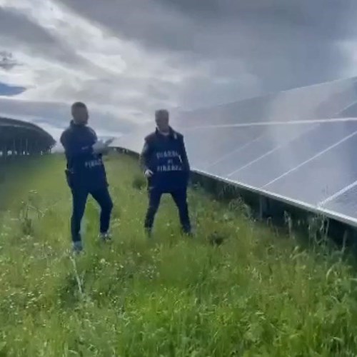 Varese, scoperta truffa da oltre 5 milioni di euro su incentivi per il fotovoltaico: tre società sotto indagine