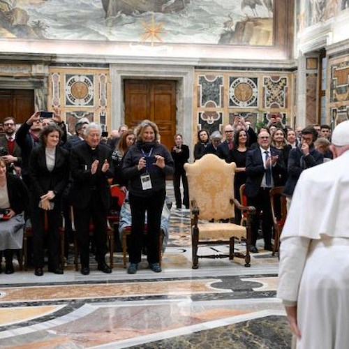 Papa Francesco coi giornalisti 'vaticanisti'<br />&copy; pagina FB Vatican News
