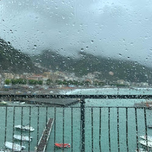 Venerdì allerta meteo in Costa d'Amalfi, Protezione Civile: «Possibile caduta massi anche in assenza di pioggia»