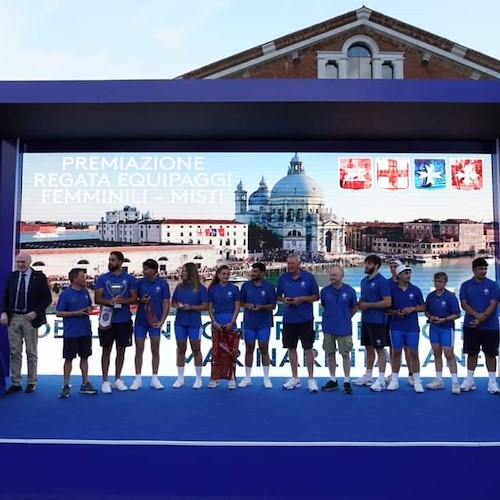 Venezia, Amalfi vince il palio degli equipaggi misti in attesa della 68esima Regata della Repubbliche Marinare 