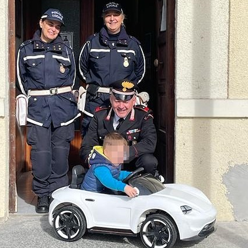 Vercelli, rubata macchinina elettrica a bambino: Carabinieri gliela ritrovano 