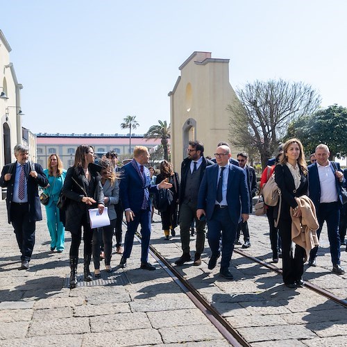 Viaggio istituzionale a Napoli alla scoperta di due eccellenze del Gruppo FS: l’impianto di manutenzione e il museo di Pietrarsa