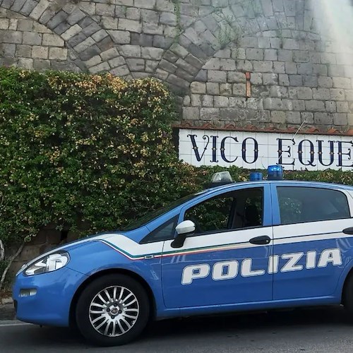 Vico Equense: ruba auto e smartphone, poi tenta la fuga. Arrestato 55enne