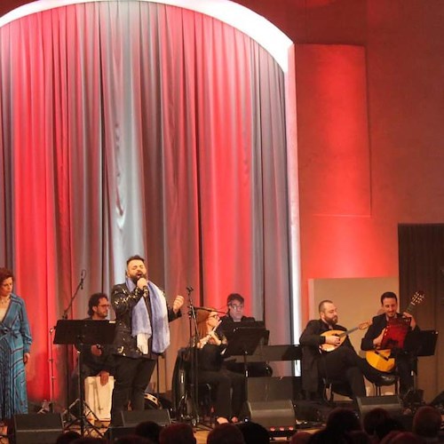 "Vietri in Scena": l'Orchestra Stabile della Canzone Napoletana chiude la rassegna di musica vietrese 