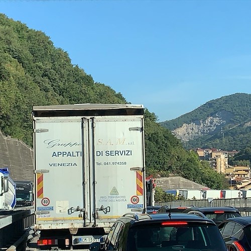Vietri-Salerno: incidente paralizza il Viadotto Gatto /FOTO