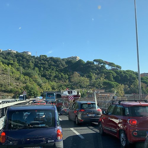 Vietri-Salerno: incidente paralizza il Viadotto Gatto /FOTO