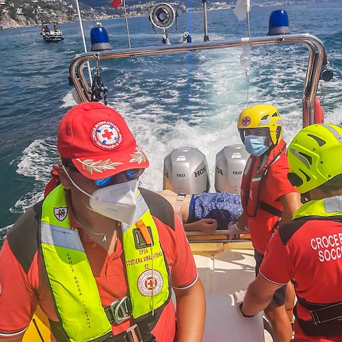 Vietri sul Mare: donna rischia di annegare, prezioso l'intervento dell'idroambulanza CRI