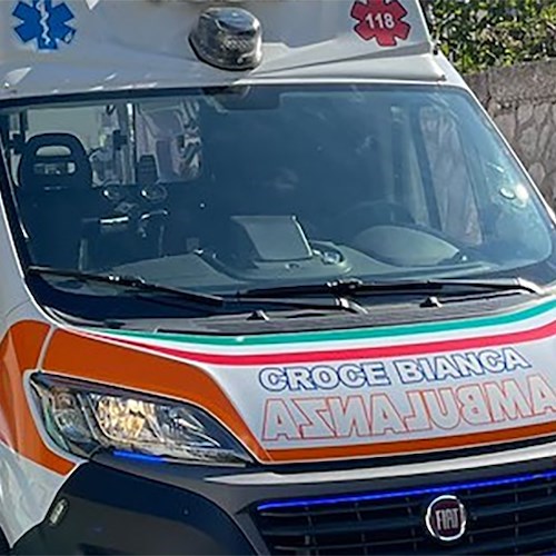 Vietri sul Mare, giovane madre tenta il suicidio: salvata dai volontari della Croce Bianca 