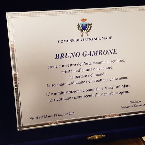 Vietri sul Mare rende omaggio alla memoria di Bruno Gambone, maestro artigiano della ceramica