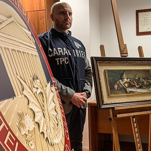 "Vita silente di frutta", ritrovato il quadro di Giorgio De Chirico: era stato trafugato quasi 50 anni fa 