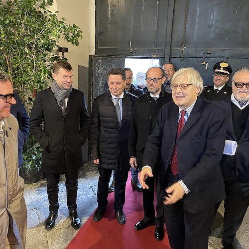 Vittorio Sgarbi a Sorrento, critico d'arte in visita al museo Correale
