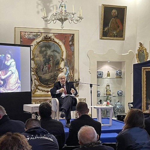 Vittorio Sgarbi a Sorrento, critico d'arte in visita al museo Correale