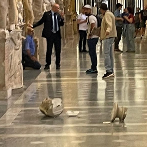 «Voglio vedere il Papa!», turista dà in escandescenza e getta a terra busti ai Musei Vaticani