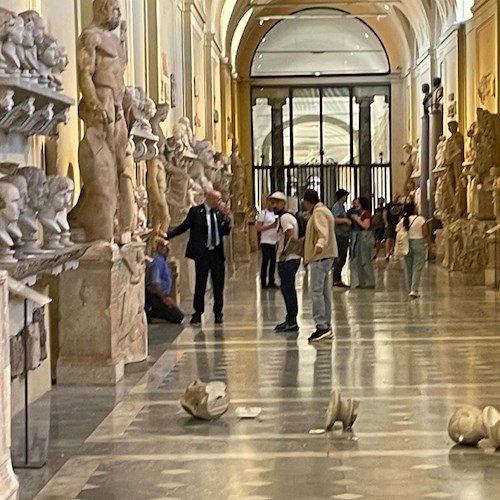«Voglio vedere il Papa!», turista dà in escandescenza e getta a terra busti ai Musei Vaticani