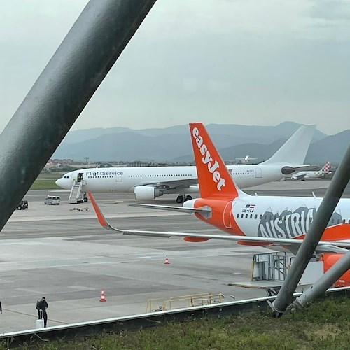 Volo cancellato, cittadino di Sorrento risarcito: giudice condanna compagnia aerea 