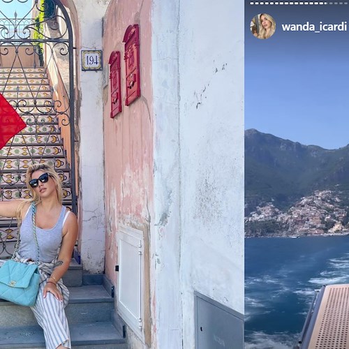 Wanda Nara tifa Italia da Capri e saluta Positano dallo yacht