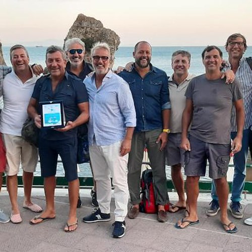 Waterpolo, successo per la prima edizione a Vietri sul Mare con i Due Fratelli sullo sfondo
