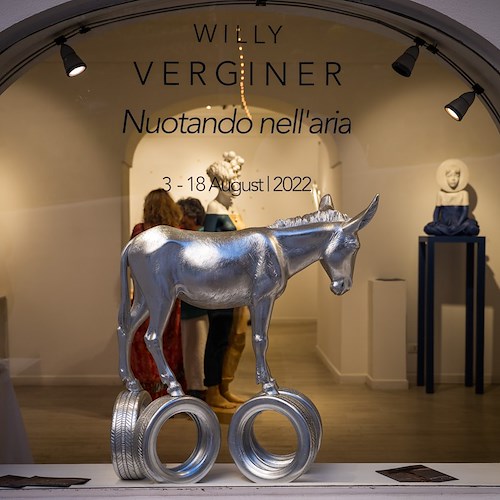 Willy Verginer incanta Positano con le sue sculture in bronzo e in legno sul tema del "gioco"