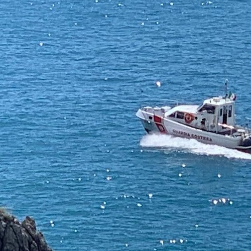 Yacht sugli scogli, un morto e feriti gravi. Tragedia a Porto Cervo