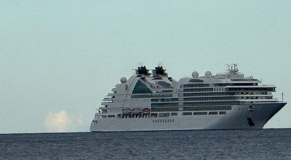 Crociere di lusso in Costiera Amalfitana: ecco la nave Seabourn Ovation