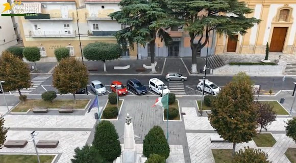 Elezioni pilotate a Santa Maria a Vico, arresti per voto di scambio politico-mafioso: coinvolti sindaco e vicesindaco