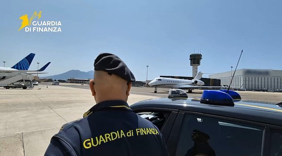 Evasione fiscale di oltre 2 milioni di euro: segnalate 134 società “aerotaxi” all'Aeroporto di Napoli 