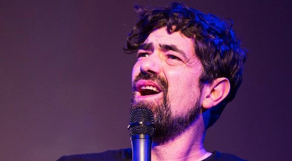Morto Gianfranco Butinar, il comico e imitatore romano stroncato da infarto a 51 anni 
