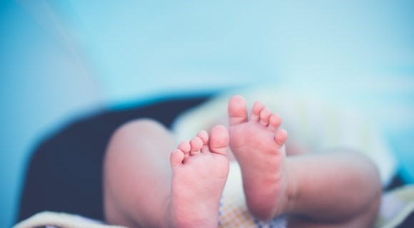 Napoli, bimbo di 9 mesi con lesioni: ricoverato in gravi condizioni al Santobono 