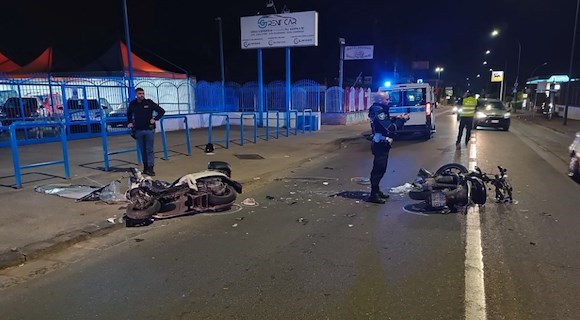 Napoli, incidente stradale tra due motocicli: 59enne in gravi condizioni 