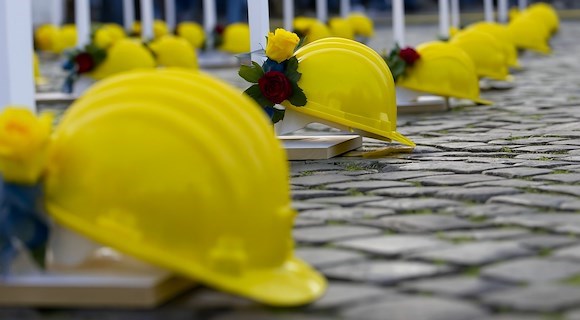 Napoli, strage sul lavoro: tre operai morti precipitando da un montacarichi