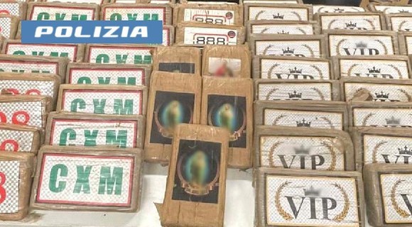 Nascondevano 70 chili di cocaina in un camper, tre arresti a Napoli 